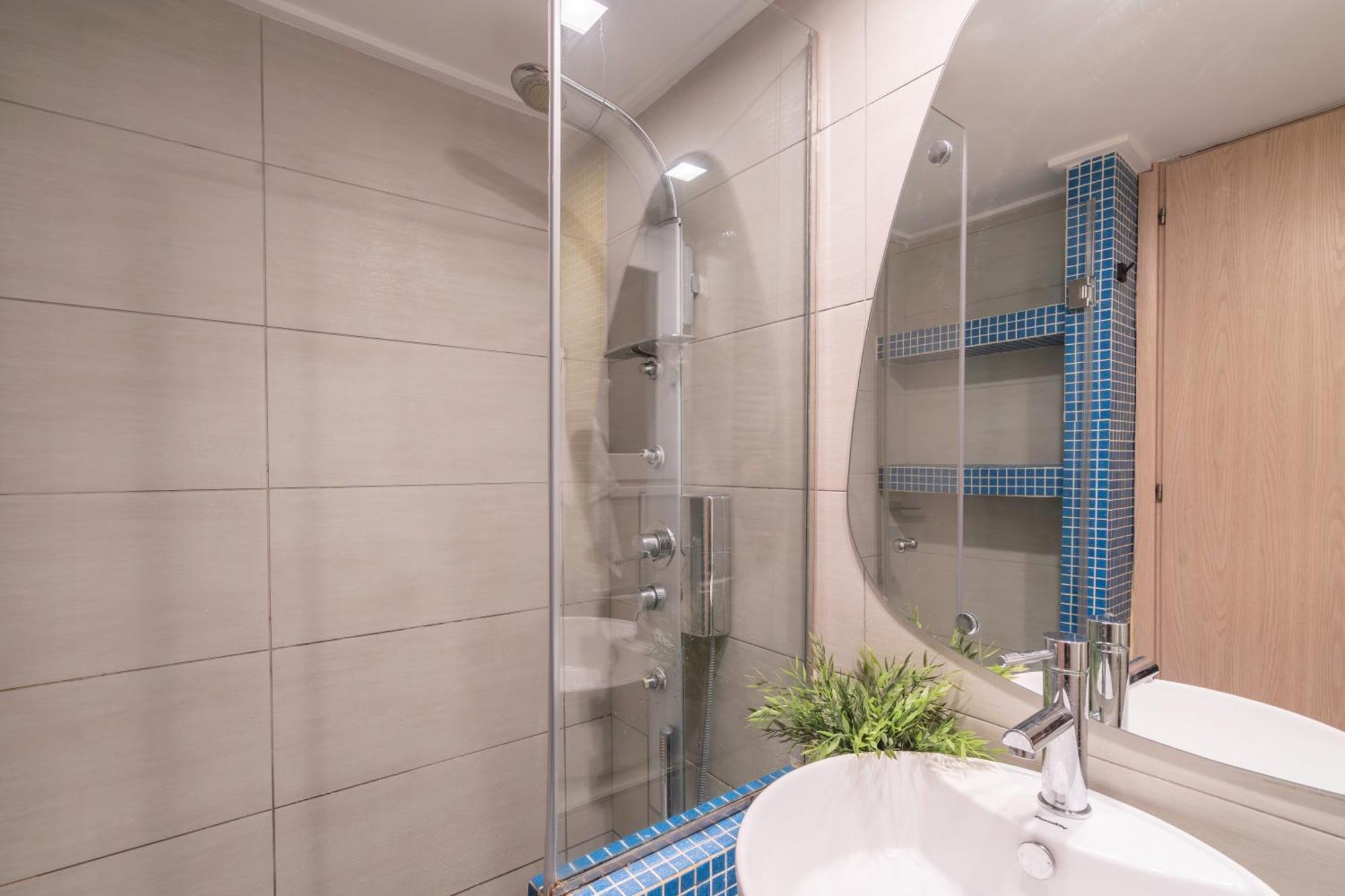 City Oasis: Newly Renovated 2Br Apt In City Center Ateny Zewnętrze zdjęcie