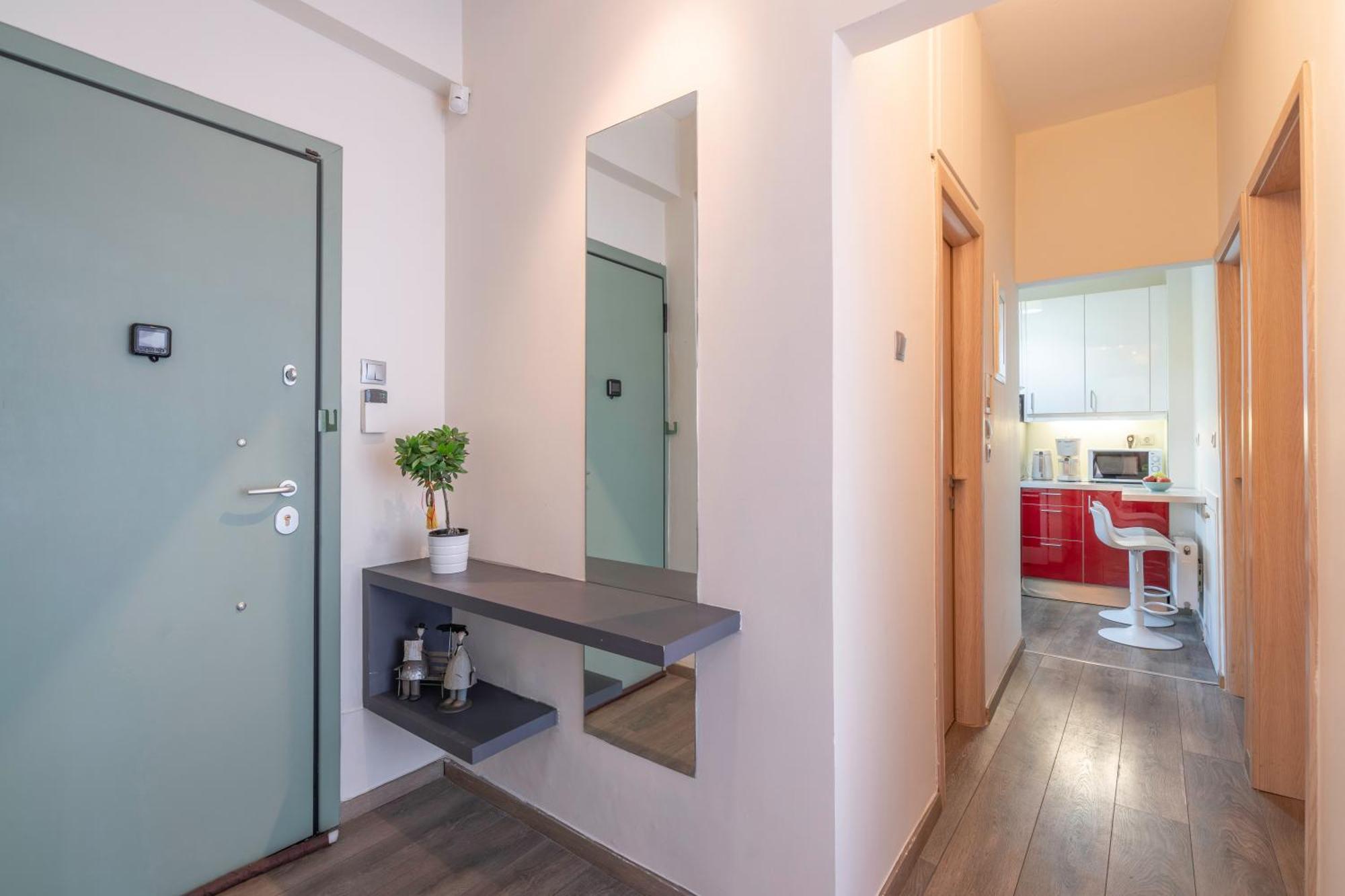 City Oasis: Newly Renovated 2Br Apt In City Center Ateny Zewnętrze zdjęcie