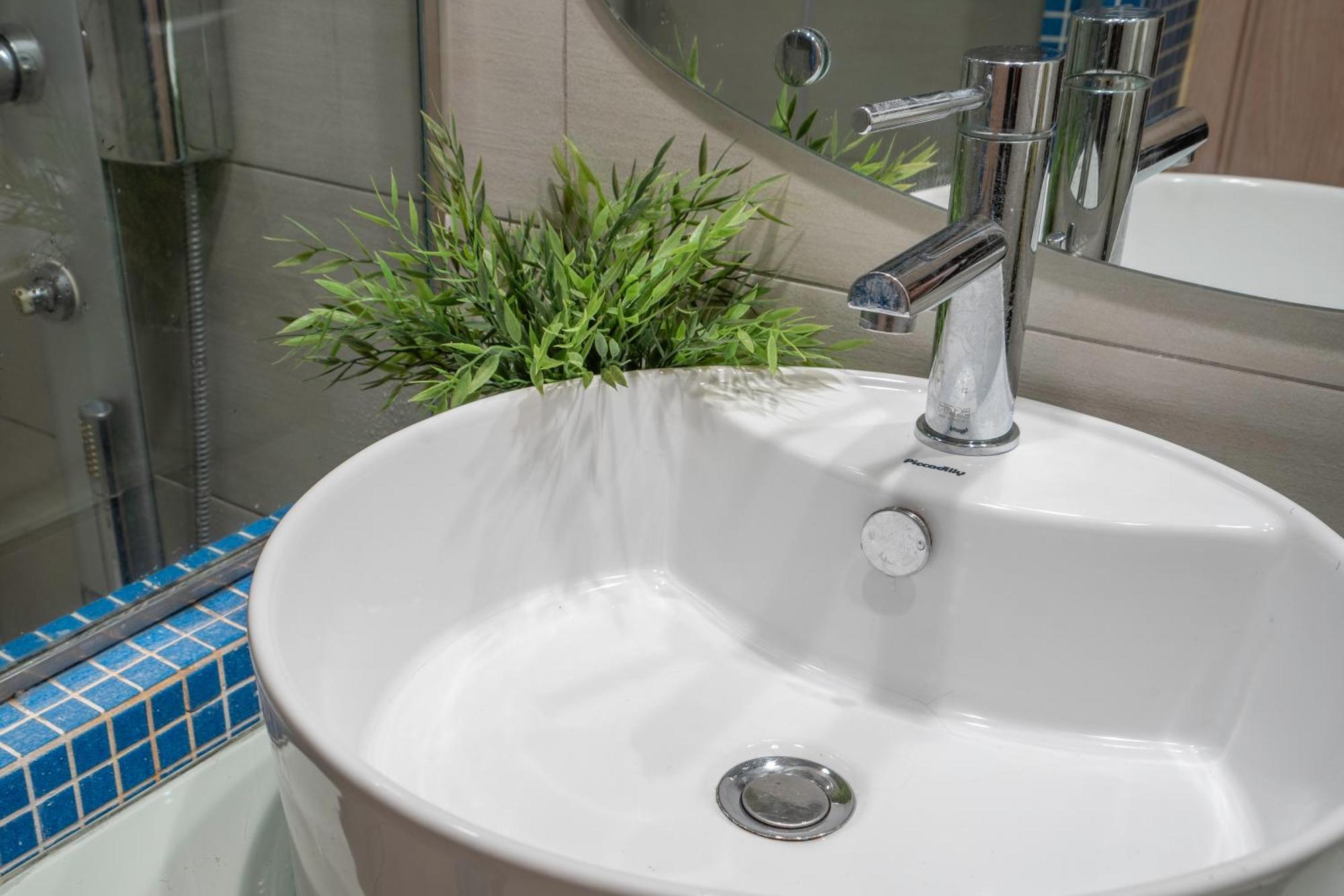 City Oasis: Newly Renovated 2Br Apt In City Center Ateny Zewnętrze zdjęcie